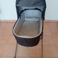 Carrozzina, ovetto e borsa