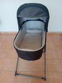 Carrozzina, ovetto e borsa