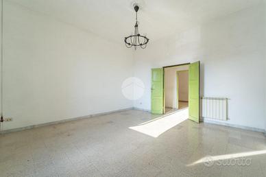 4 LOCALI A MONTEROTONDO