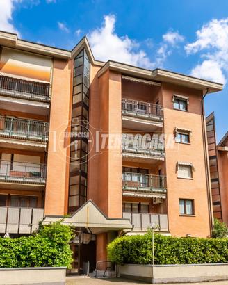 Appartamento a Torino Via PAVAROLO 4 locali