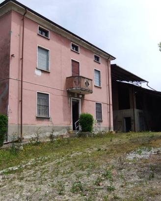 Rustico / Casale di 150 m² con 4 locali e box auto