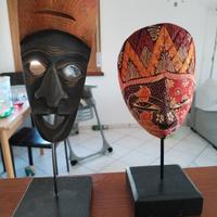 Maschere decorative etniche in legno