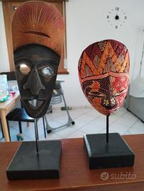 Maschere decorative etniche in legno