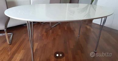 Tavolo ovale in legno laccato bianco