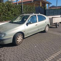 Auto + carrello appendice con coperchio