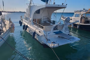 barca a motore cabinata