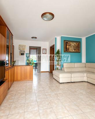 AMPIO 3 LOCALI DI 120 MQ CON BOX E CANTINA - VALL