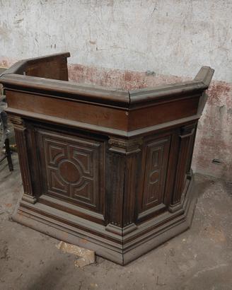 pulpito in legno di noce antico