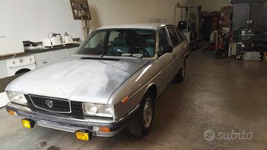 Rara Lancia Gamma berlina 2500 S1, interni  pelle.