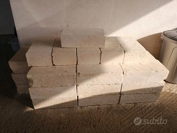 mattoni in tufo