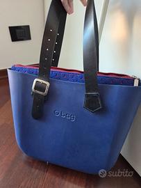 Borsa OBag blu con pelliccia bordeaux