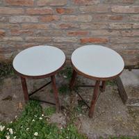 Sgabelli in formica bianca