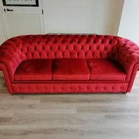 Divano Chesterfield 3 posti in velluto rosso