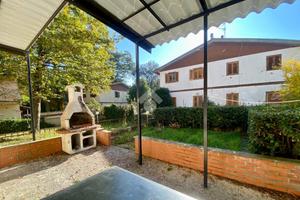 VILLA A SCHIERA A VALENTANO
