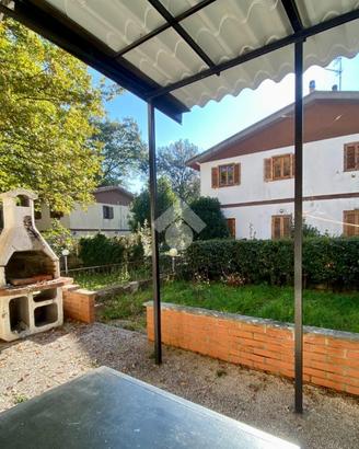 VILLA A SCHIERA A VALENTANO