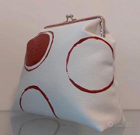 Borsa clic clac realizzata a mano.