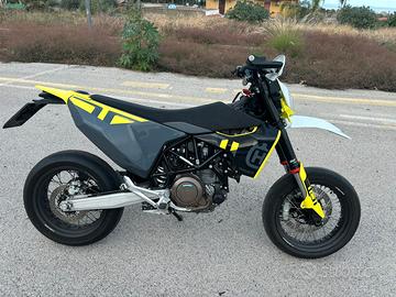 Husqvarna 701 supermoto