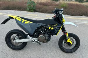 Husqvarna 701 supermoto