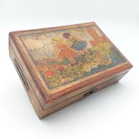 Antica scatola salvadanaio in legno. 