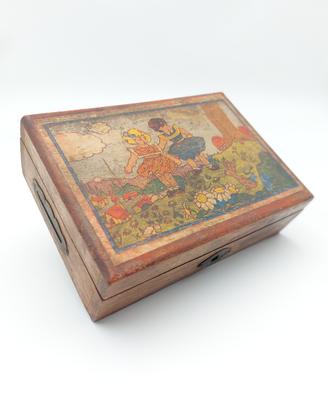 Antica scatola salvadanaio in legno. 