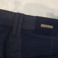 DONNA 2 pantaloni e una camicia