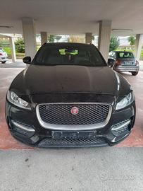 Jaguar F Pace 