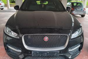 Jaguar F Pace 