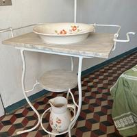 Antico lavabo da camera