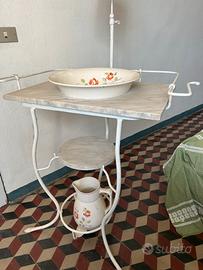 Antico lavabo da camera