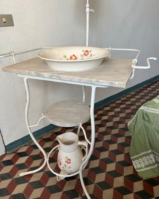 Antico lavabo da camera