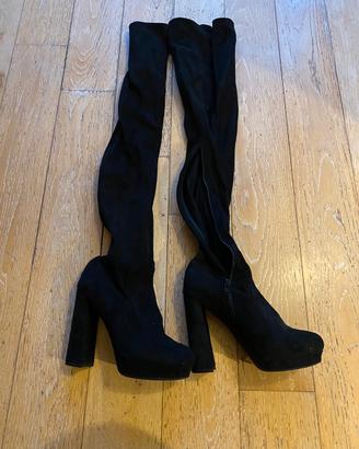 Stivali alti in camoscio nero numero 37