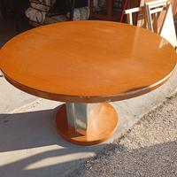 Tavolo rotondo in legno

