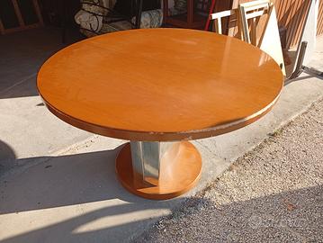 Tavolo rotondo in legno

