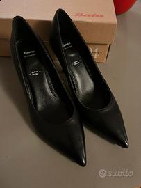 Decollette’ , scarpe con tacco pelle