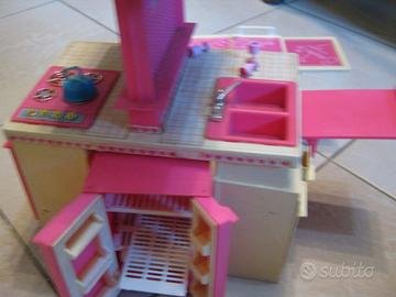 CUCINA BARBIE anni 80 con alcuni accessori v. foto