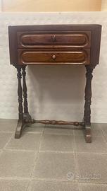 Tavolino da lavoro antico