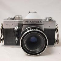 Reflex a pellicola Praktica MTL3 con obiettivo