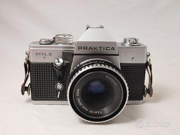 Reflex a pellicola Praktica MTL3 con obiettivo