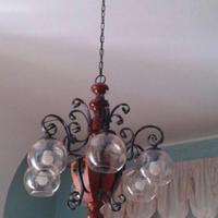 Lampadario legno rustico e ferro battuto