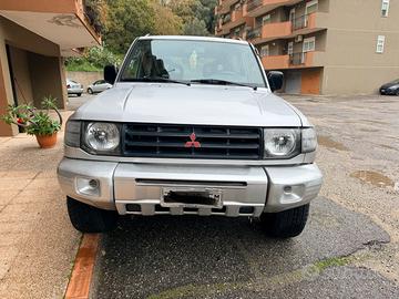 Mitsubishi pajero GLX target 2500