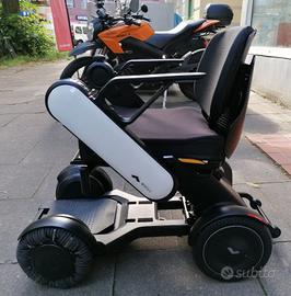 Carrozzina elettrica WHILL Model C