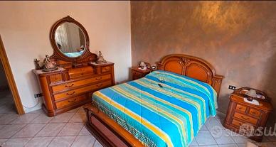 Camera da letto completa di rete e materasso