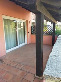 Porto rotondo in residence con piscina