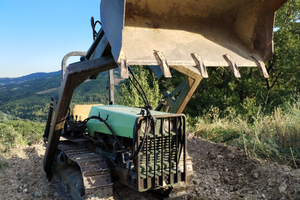 Trattore a cingoli agrifull con pala caricatrice