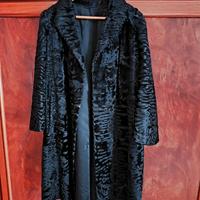 Cappotto in pelliccia di Astrakan 