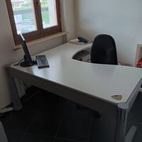 Scivania ufficio con cassettiera