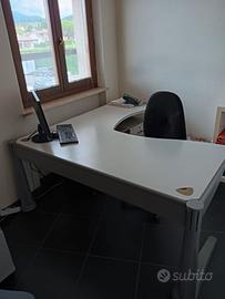 Scivania ufficio con cassettiera