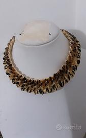 Collana plastica maculata