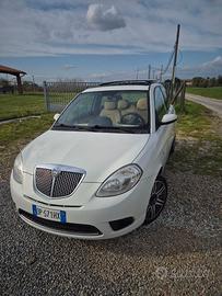 Ypsylon adatta a neopatentati km certificati