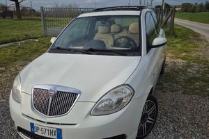 Ypsylon adatta a neopatentati km certificati